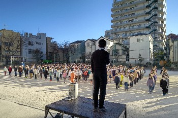 写真:全校朝会(1月31日)