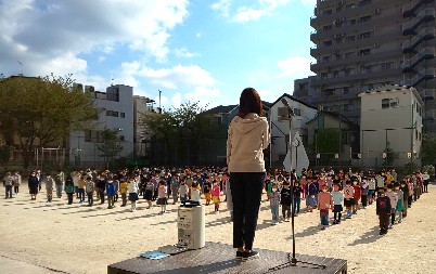 写真:全校朝会1(4月12日)