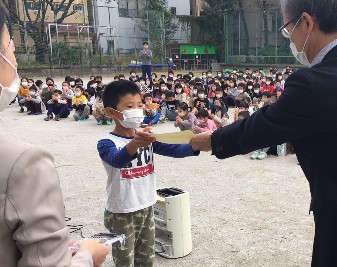 写真:表彰の様子(10月25日)