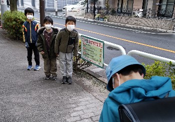 写真:あいさつ運動の様子1(1月26日)