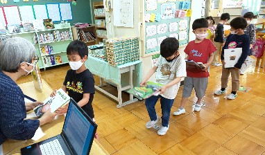 写真:返却の様子