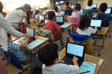 写真:タブレット練習の様子2