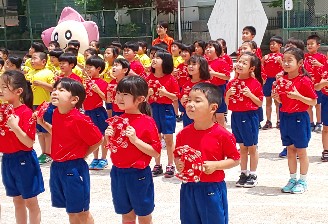 写真:タンバリンを使ったダンス風景2