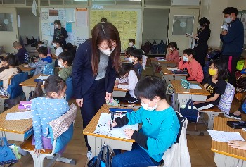 写真:かけ算を勉強する様子1