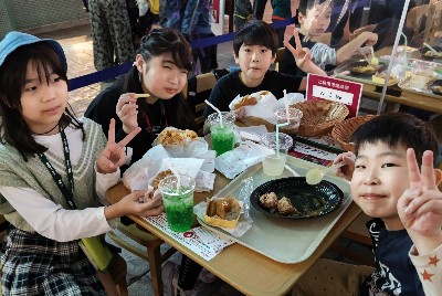 写真:昼食風景1