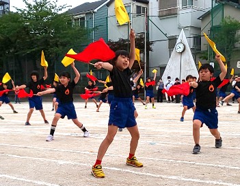 写真:フラッグダンス1