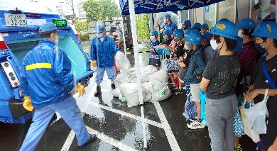 写真:見学の様子3