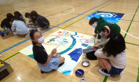 写真:学年作品の仕上げ