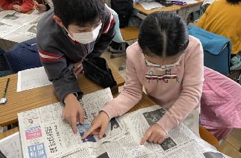 写真:新聞づくりについて学ぶ様子3