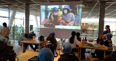 写真:見学の様子2