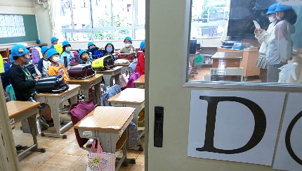 写真:集団下校訓練1