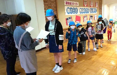 写真:集団下校訓練2