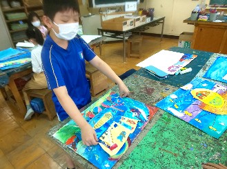 写真:3年生作品制作中1