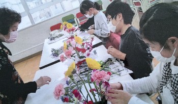 写真:生け花体験