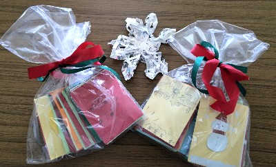 写真:ラッピングしたクリスマスカード