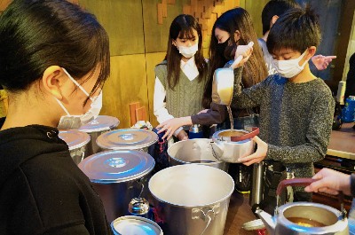 写真:水筒の準備