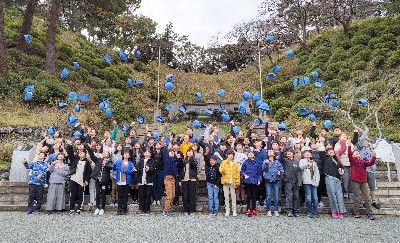 写真:校帽投げ