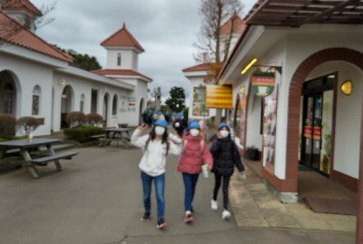 写真:園内を見学