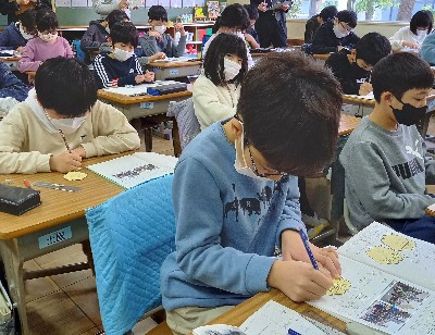 写真:4年生社会の授業2