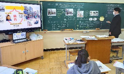 写真:4年生社会の授業3