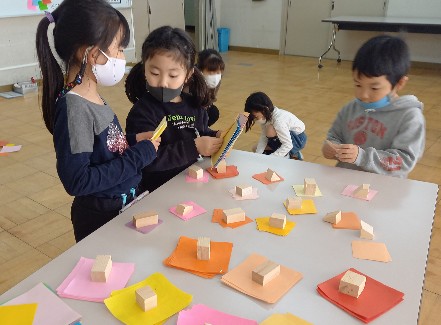 写真:並べ方を見つける学習1