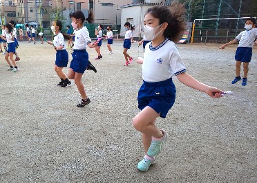 写真:なわとびする様子2