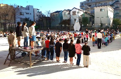 写真:今年度初めての全校児童朝会1