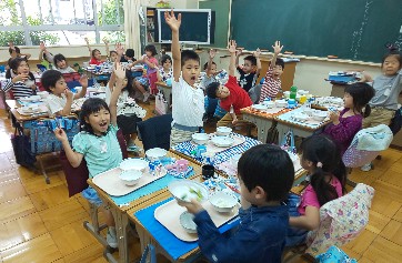 写真:7月12日給食時間1