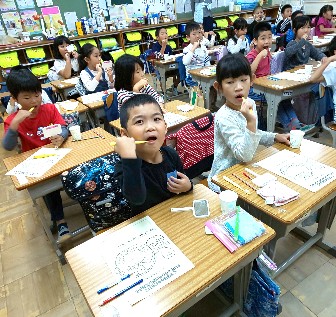 写真:歯磨き指導