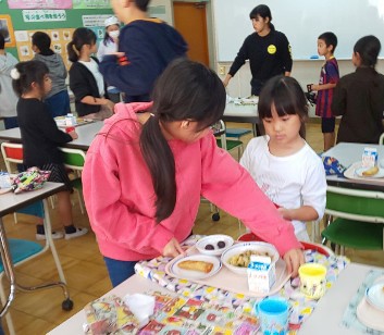 写真:11月19日交流給食1