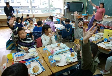 写真:給食の時間