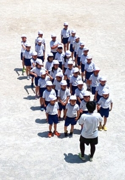 写真:整列する子どもたち