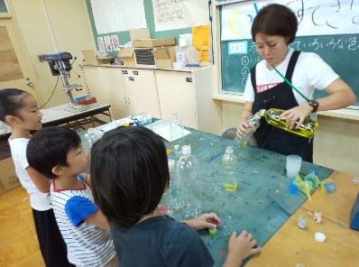 写真:色水づくり1