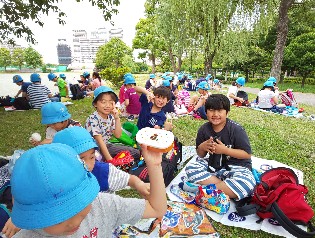 写真:昼食の様子1