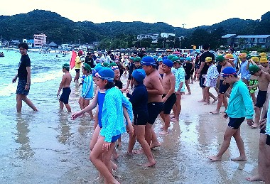 写真:午後の海水浴1