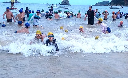 写真:午後の海水浴2