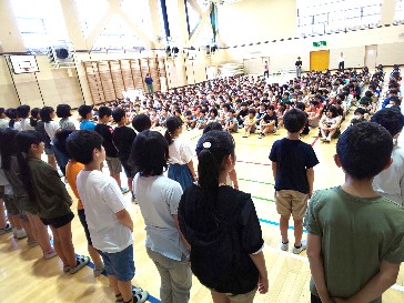 写真:音読朝会