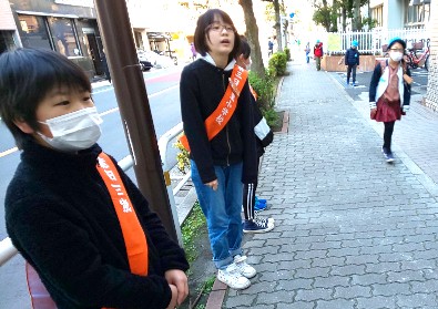 写真:2月18日あいさつ運動の様子1