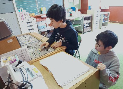 写真:放送委員会活動の様子