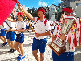 写真:運動会全体練習　行進1