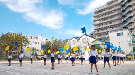 写真:練習公開　フラッグダンス