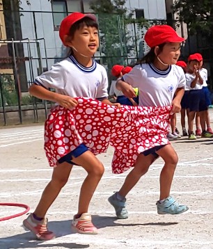 写真:練習公開　デカパンリレー