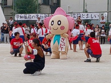 写真:三日小のマスコットキャラクター「さっピー」