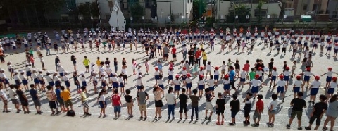 写真:「三日音頭」の練習1