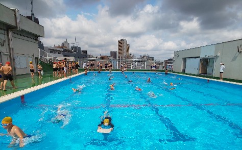 写真:夏季水泳教室の様子