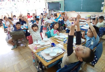 写真:給食の時間4