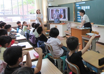 写真:給食の大切さを学ぶ様子1