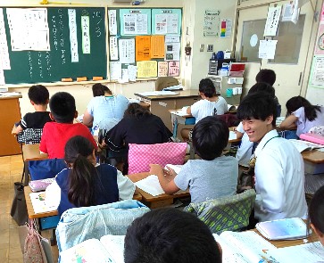 写真:4年生　道徳　教育実習生授業4