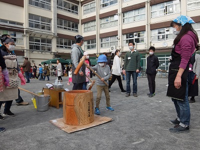 写真:もちつき会1