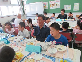 写真:ふれあい給食2